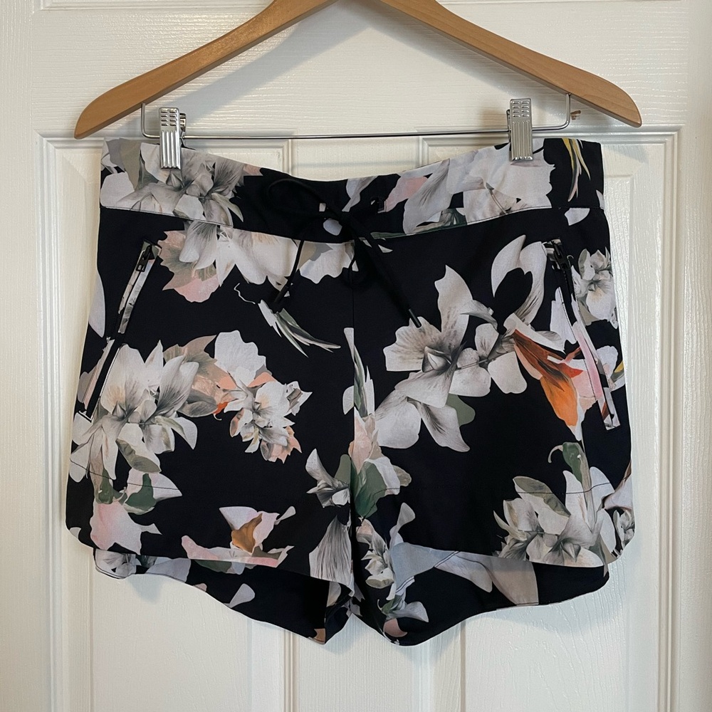 Athleta Printed Hudson Shortie Black Floral Shorts Drawstring Elastic Waist 14